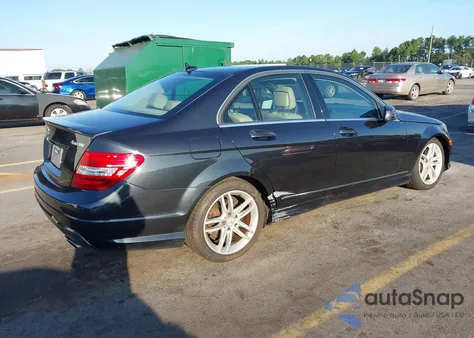 2013 Mercedes-Benz C 300 Sport 4Matic из США, поврежденный, VIN WDDGF8AB2DG133826